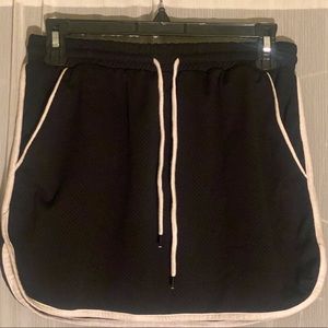 B&W Sporty Skirt Size Medium